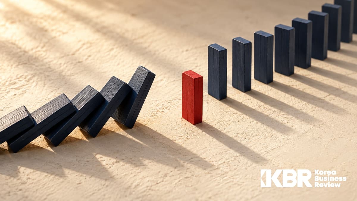 Why Does Work Slow Down Despite Constant Communication? Clues to Performance in Recurring Questions